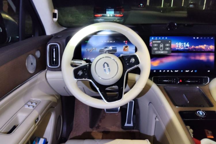 Used Hima AITO M9 2024 Range-Extended Ultra Version 42 kWh 6-Seater Model Steering Wheel