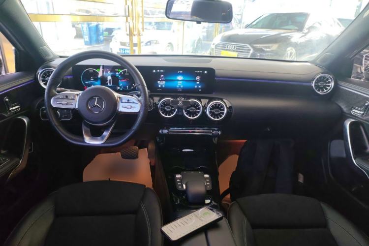 Used Mercedes-Benz A-Class 2022 Revised Version A 200 L Sport Sedan Fashionable Style
