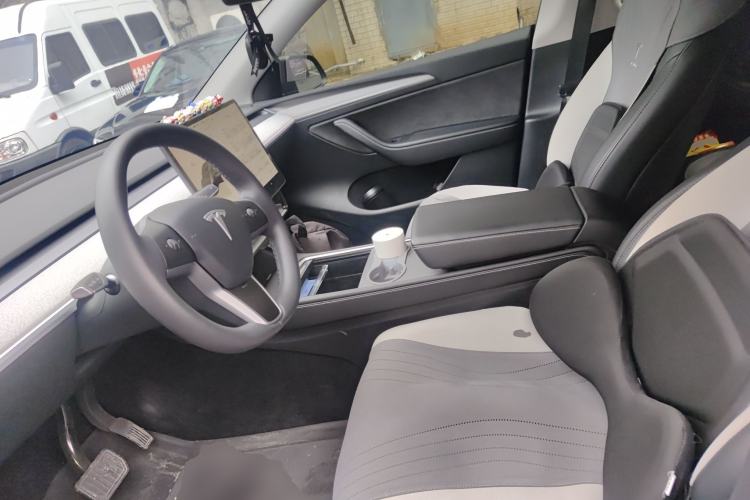 Used Tesla Model Y 2023 Long-Range All-Wheel-Drive Version