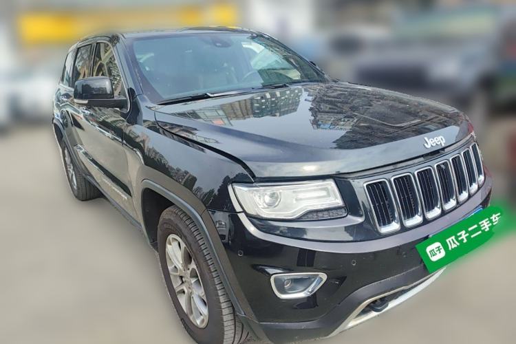 Used Jeep Grand Cherokee 2014 3.0TD Diesel Comfort Navigation Version Front Right 45 Deg