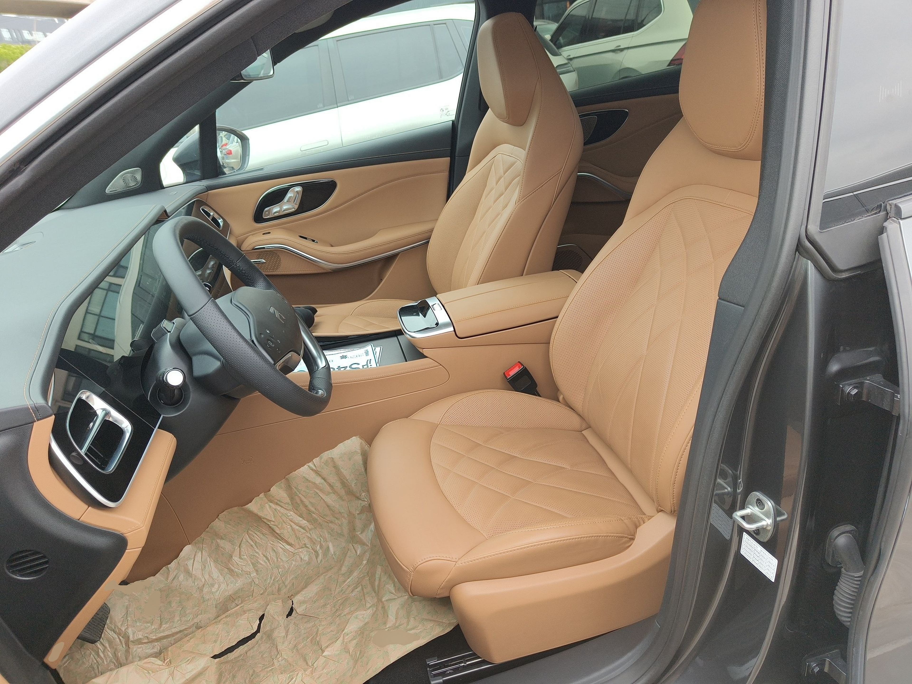 Переднее сиденье в автомобиле