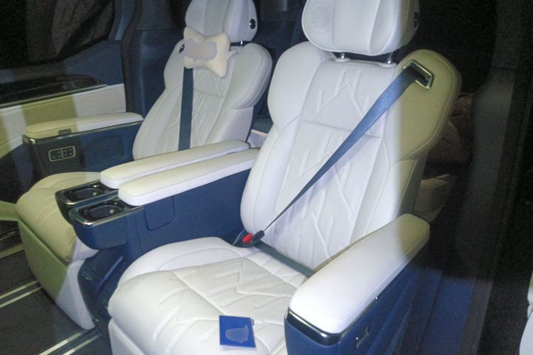 Used Zeekr 009 2024 Six-Seat Executive Version 4WD 108 kWh
