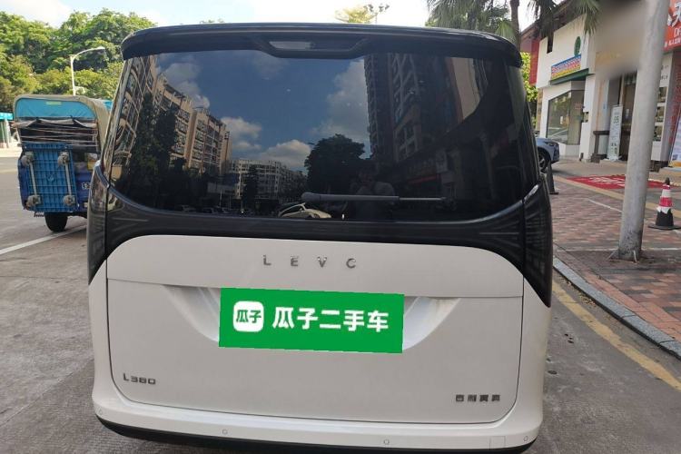 Used Geely Galaxy LEVC L380 2024 140-Degree 6-Seater All-Wheel-Drive Ultra