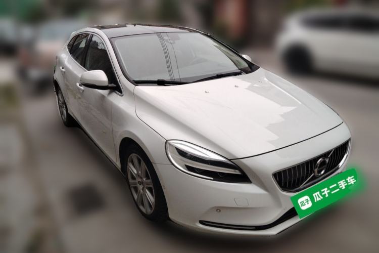 Used Volvo V40 2017 T4 Smart Luxury Edition
