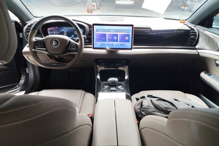 Used BYD Han 2023 DM-i Champion Edition 121KM Elite Model Center Console