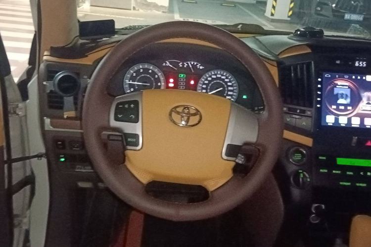 Used Toyota Land Cruiser 2015 4.0L 5-Seater Middle East Version
