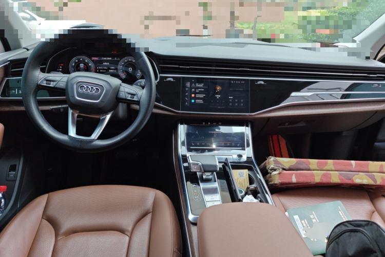 Used Audi Q7 2022 45 TFSI quattro S line Luxury Edition Center Console