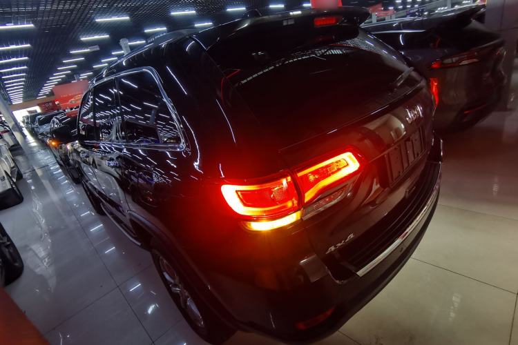 Used Jeep Grand Cherokee 2014 3.0L Comfort Navigation Edition Exterior 2