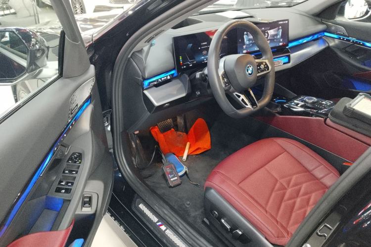 Used BMW i5 2025 eDrive 40L M Sport Package Driver Seat