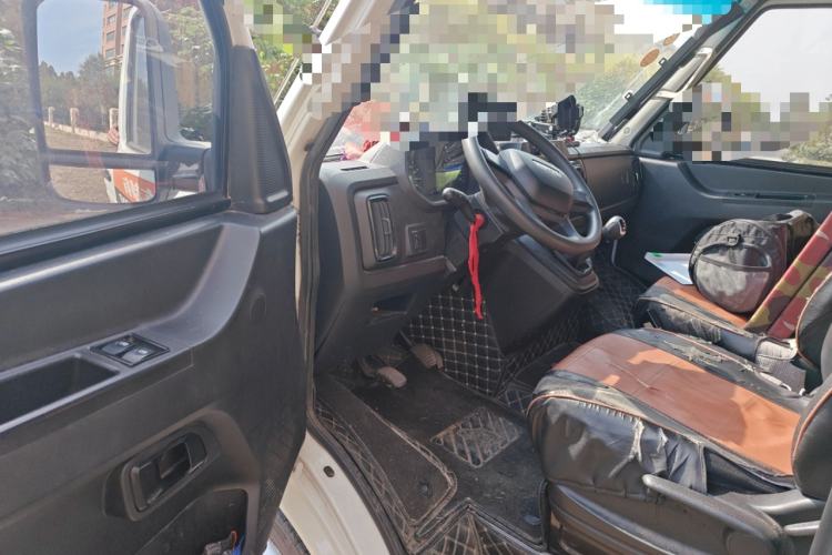 Used Iveco Daily 2023 2.5T V37 Van Long Wheelbase Mid-Roof Design Dual Tires Side-Swing Doors 2-3 Seater