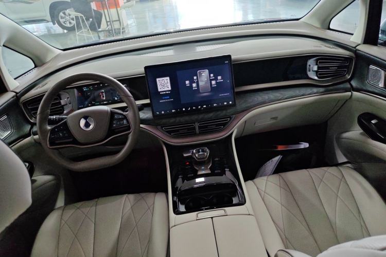 Used Denza D9 2022 DM-i 1040 Prestige Model