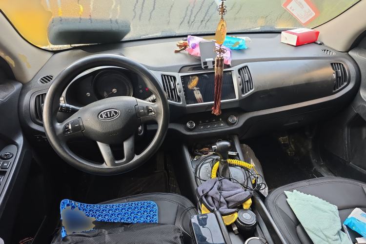 Used Kia Sportage R 2014 2.0L Automatic Two-Wheel Drive GL Center Console