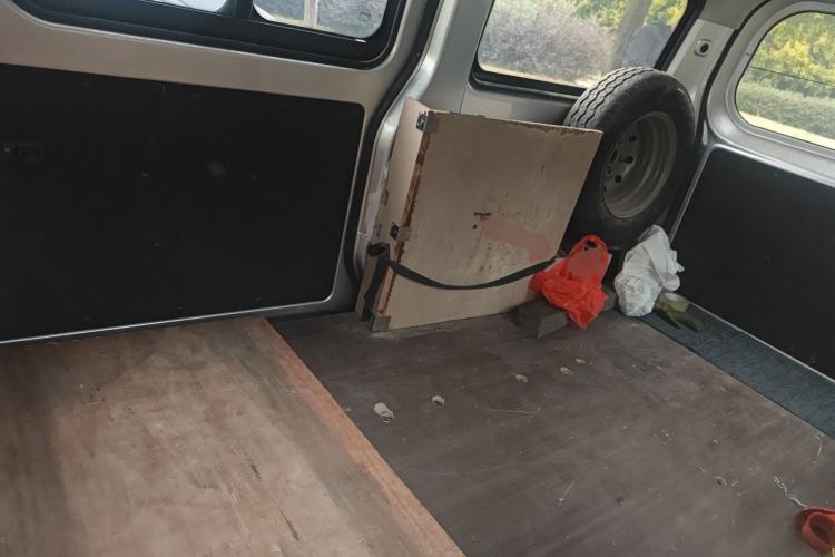 Used CHANGAN KAICHENG Ruixing M60 2023 1.6L CNG Comfort-Grade 6-Seater Passenger Vehicle
