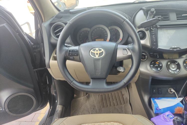 Used Toyota RAV4 2013 Special Edition 2.4L Automatic 4x4 Prestige Steering Wheel