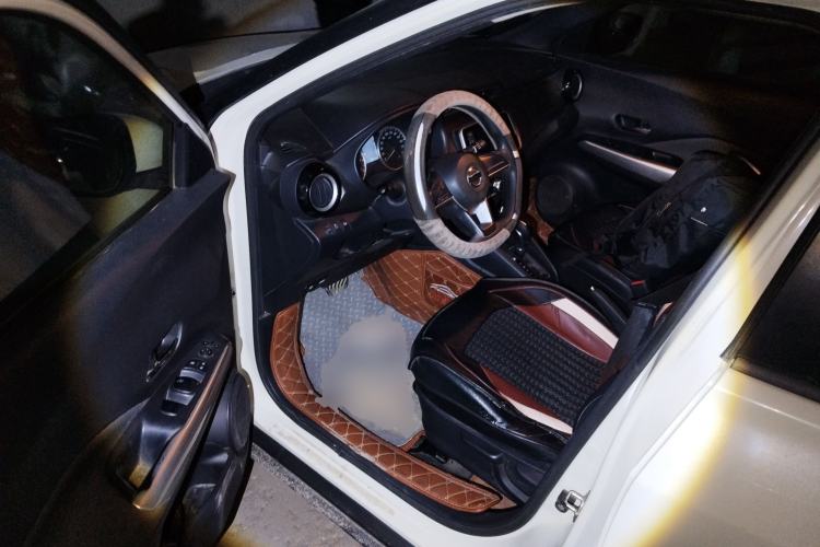 Used Nissan Kicks 2017 1.5L CVT Cool Enjoy Edition Driver Seat