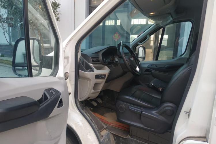 Used SAIC MAXUS Xintu V90 2022 2.0T Manual VAN Rear-Drive Extended Wheelbase High Roof with Dual Rear Tires 3-Seater
