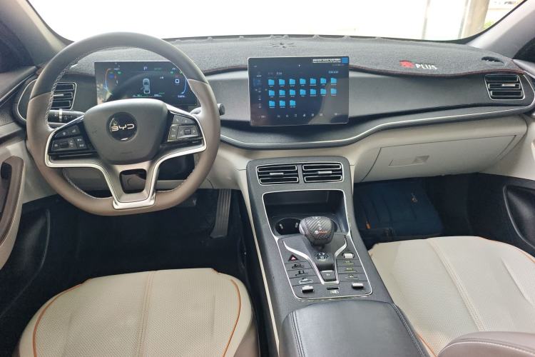 Used BYD Qin PLUS 2024 Honor Edition EV 510KM Beyond Model Center Console