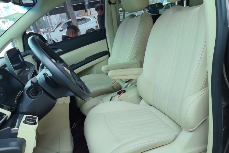 Used Buick GL8 2023 Facelifted Land Cruiser Executive Luxury Version
