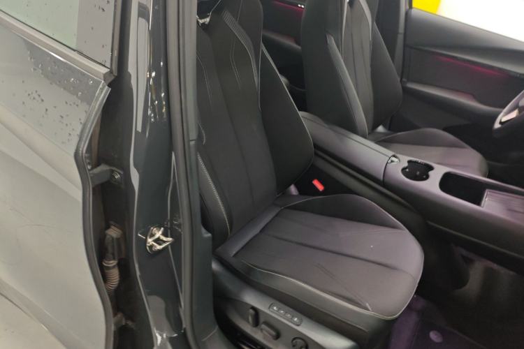 Used Volkswagen ID.UNYX 2024 Pro Long-Range Version Right Front Seat