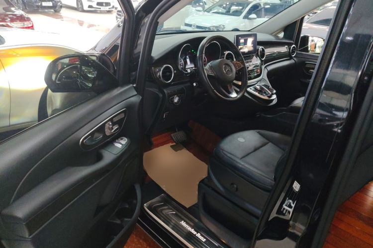 Used Mercedes-Benz V-Class 2017 V 260 Avantgarde Edition