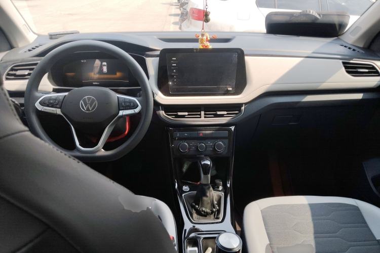 Used Volkswagen Tharu 2025 New Sharp 1.5L Ambitious Edition Center Console