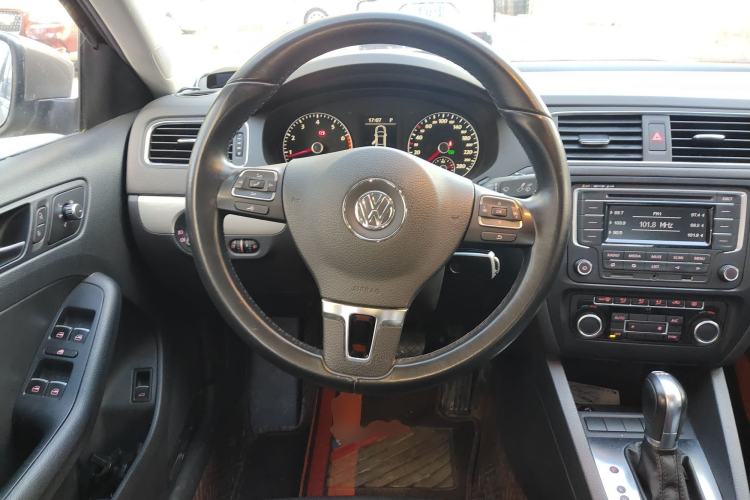 Used Volkswagen Sagitar 2014 1.4TSI Automatic Luxury Model Steering Wheel