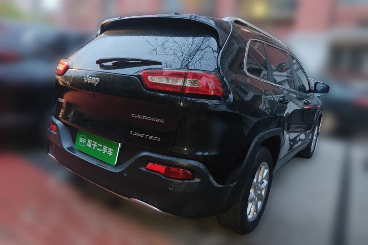 Used Jeep Cherokee 2017 2.0L Superior Edition
