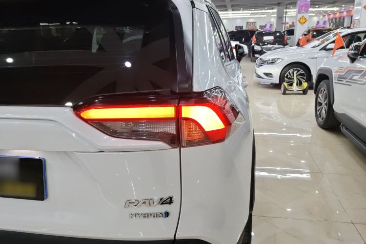 Used Toyota RAV4 2023 Dual-Engine 2.5L E-CVT Two-Wheel Drive Elite Plus Edition Right Rear Taillight