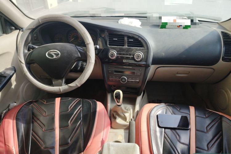 Used Soueast V3 Lingyue 2011 1.5L Manual Comfort Edition Center Console