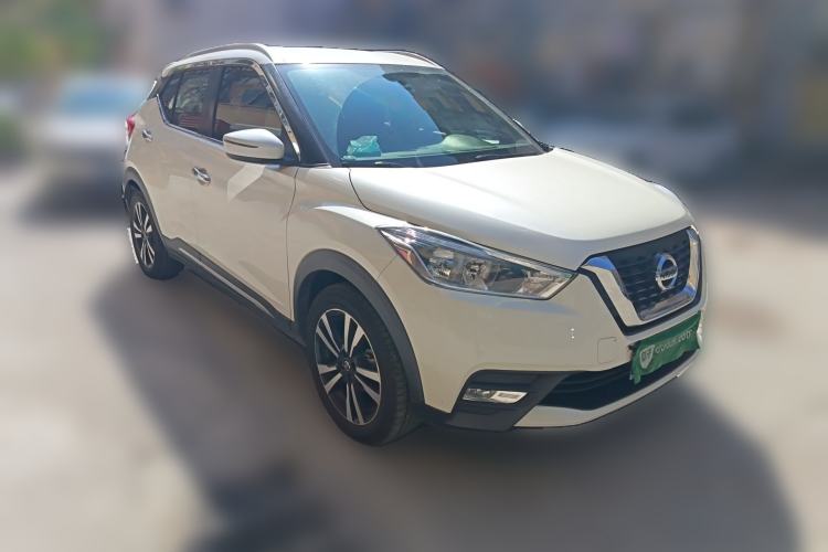 Used Nissan Kicks 2019 1.5L CVT Smart Connect Luxury Edition Front Right 45 Deg