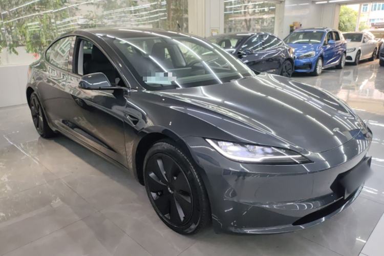 Used Tesla Model 3 2023 Rear-Wheel-Drive Version Front Right 45 Deg