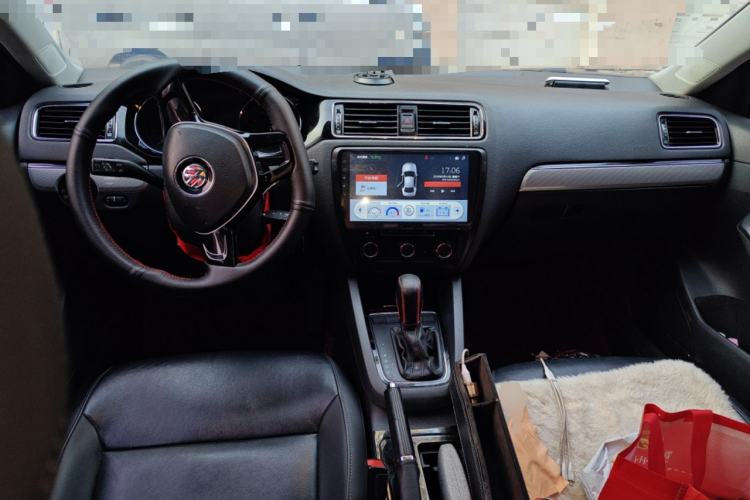 Used Volkswagen Sagitar 2015 1.6L Automatic Comfort Model Center Console