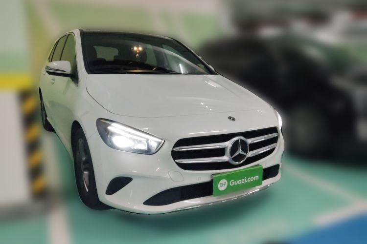 Used Mercedes-Benz B-Class 2020 B 200 Sport Edition Front Right 45 Deg