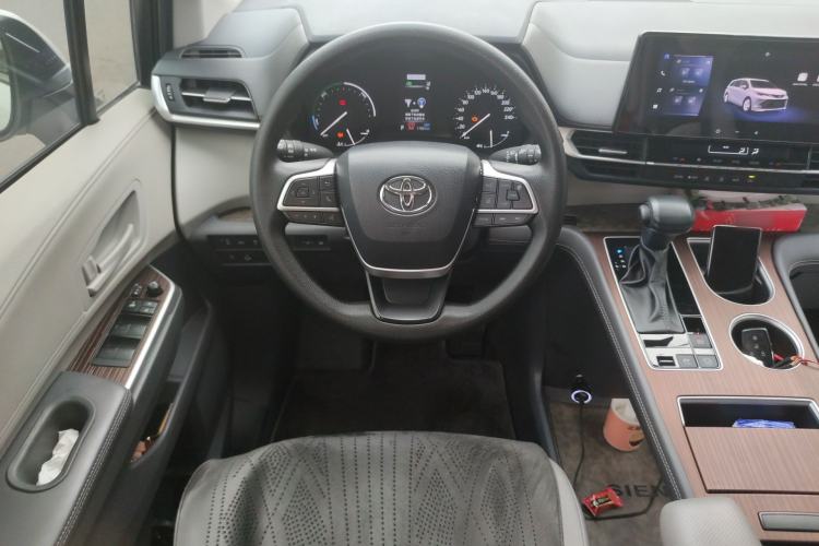 Used Toyota SIENNA 2024 2.5L Hybrid Comfort Edition

