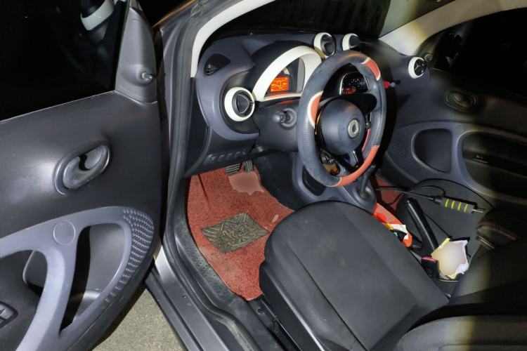 Used smart fortwo 2015 1.0L 52 kW hardtop Dynamic version