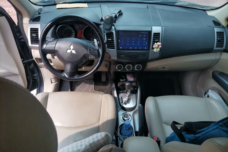 Used Mitsubishi Outlander 2010 Kinhui 2.4 Fashion Edition Center Console