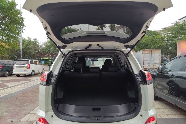 Used Toyota RAV4 2019 2.0L CVT Two-Wheel Drive Pioneer Edition China VI Standard Trunk