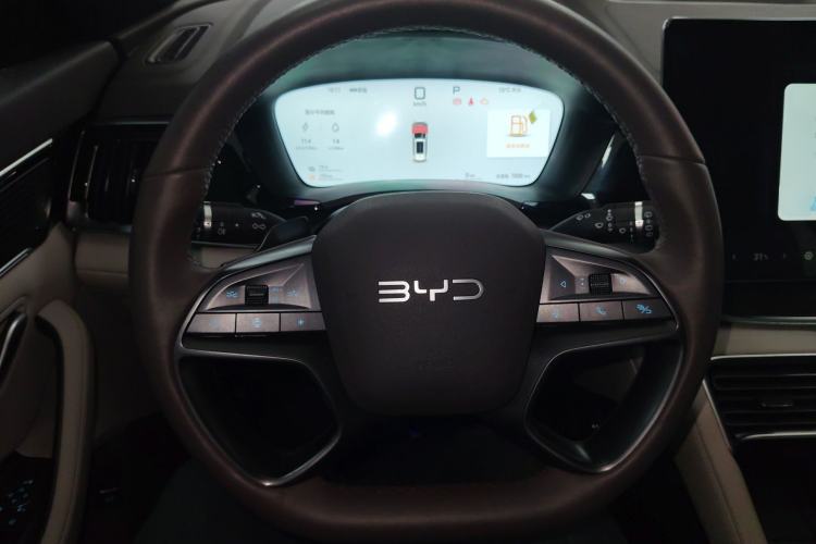 Used BYD Song PLUS New Energy 2025 DM-i Smart Drive 112KM Prestige Model Steering Wheel