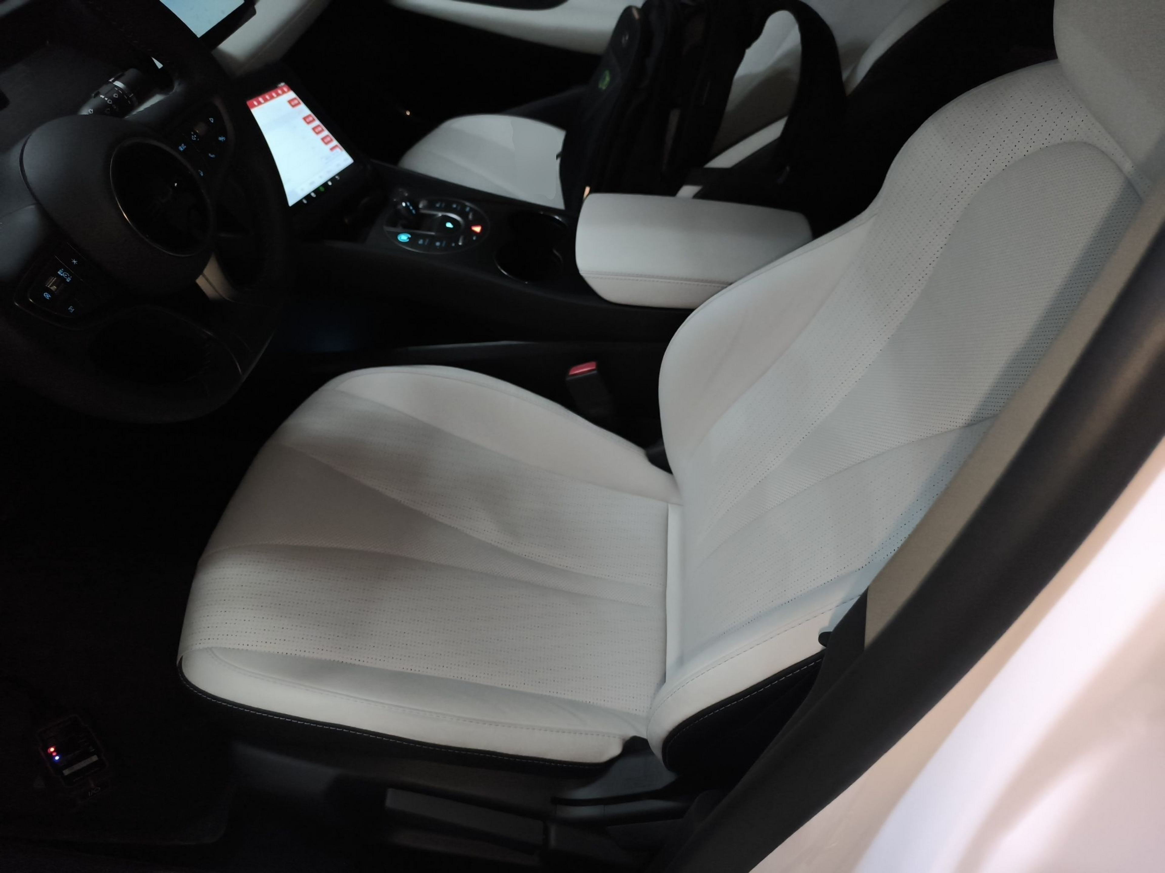 Переднее сиденье в автомобиле