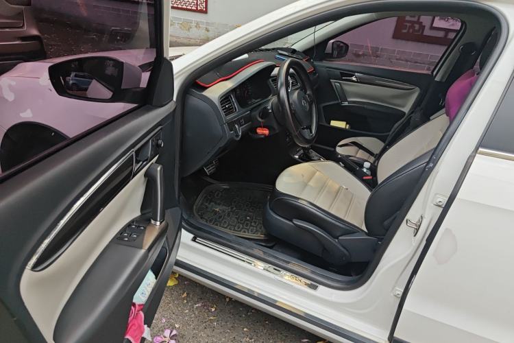 Used Volkswagen Cross Lavida 2014 1.6L Automatic Driver Seat