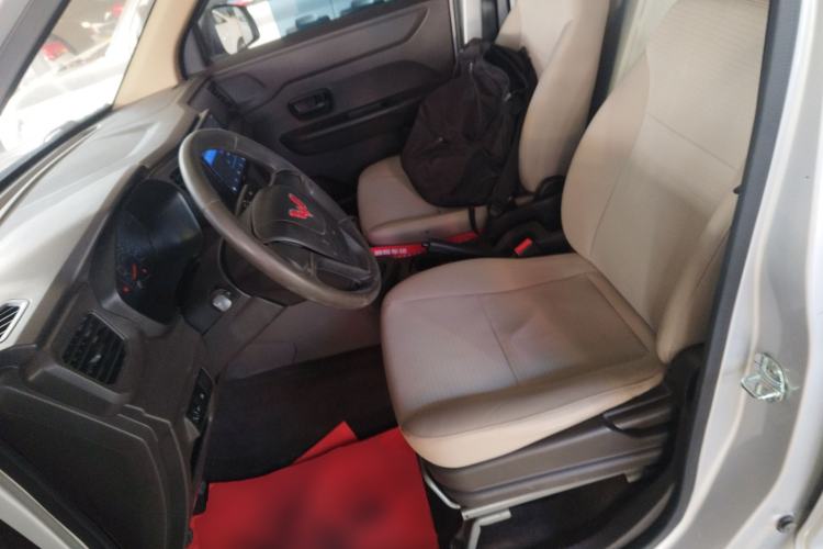 Used Wuling Hongguang V 2022 1.5L Jingqu Edition Enclosed-Window Vehicle with Electric Power Steering LAR