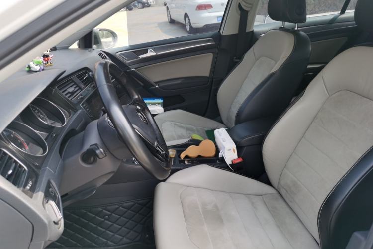 Used Volkswagen Golf 2017 230TSI Automatic Luxury Million-Vehicle Commemorative Edition Left Front Seat