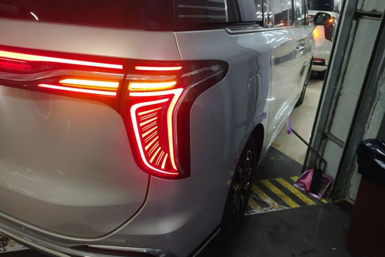 Used Hongqi HQ9 2023 2.0T Smart Connect Flagship Edition