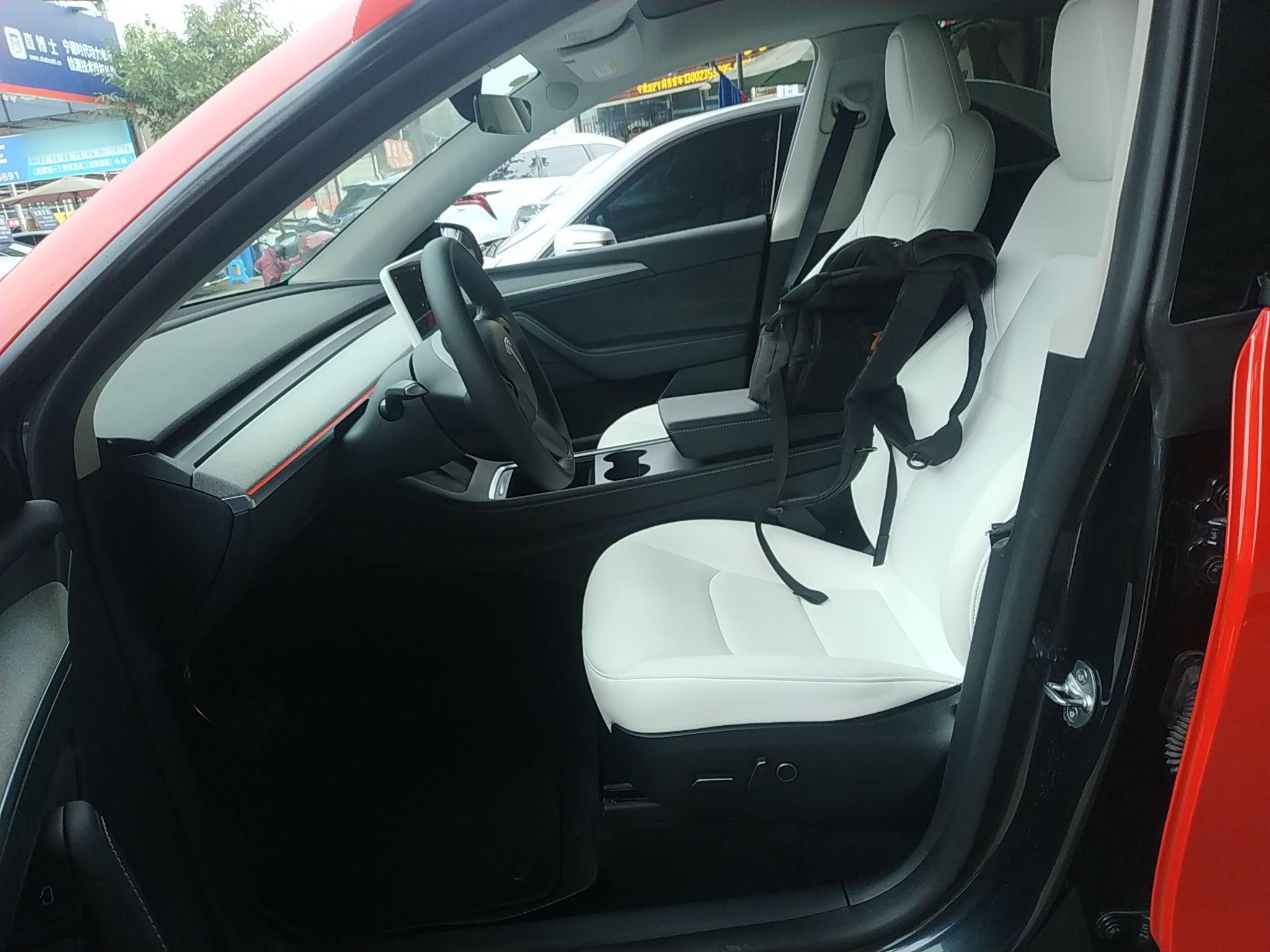 Переднее сиденье в автомобиле