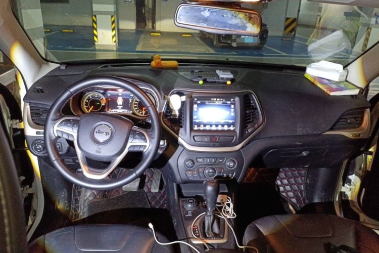 Used Jeep Cherokee 2017 2.4L Professional Smart Edition Center Console