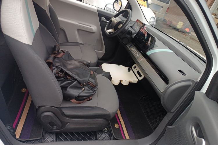 Used CHANGAN NEVO Lumin 2022 155 km – Refreshingly Sweet Edition Right Front Seat