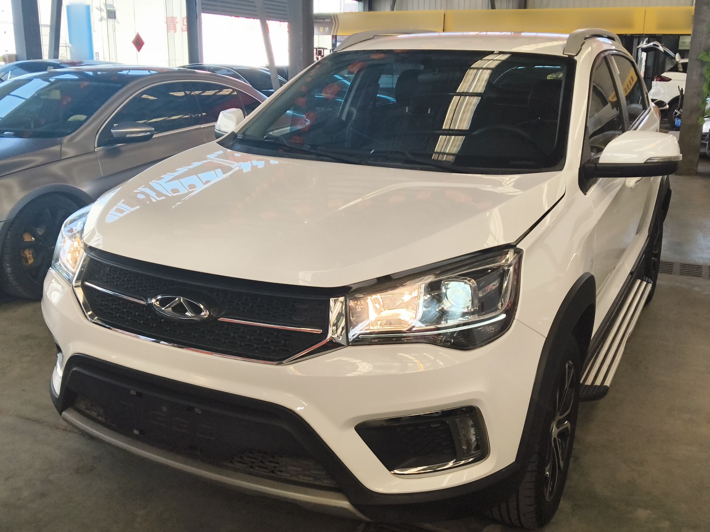 Под передней частью автомобиля