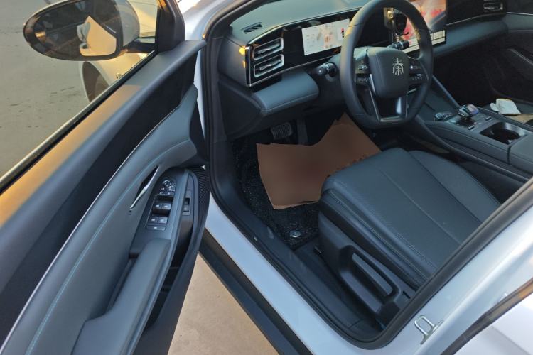 Used BYD Qin L 2025 DM-i Smart Drive 80KM Leading Model