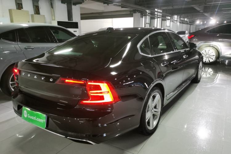 Used Volvo S90 2019 T5 Zhiyi Edition Rear Right 45 Deg