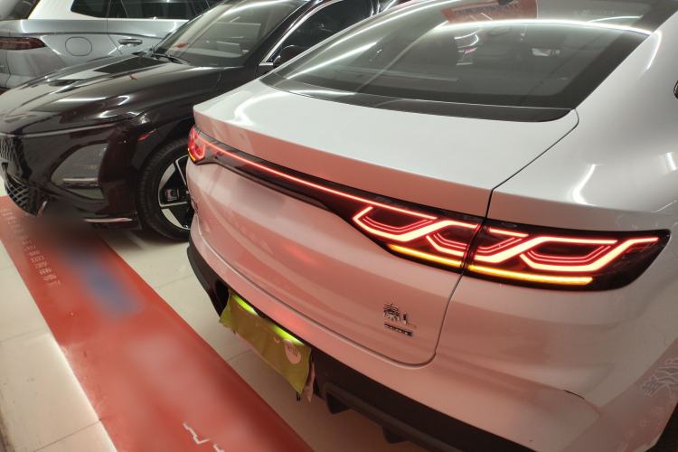 Used BYD Qin L 2025 DM-i Smart Drive 80KM Leading Model
